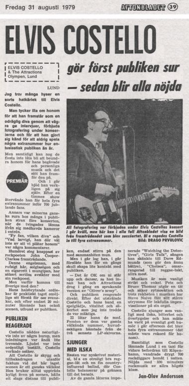 All fotografering var förbjuden under Elvis Costellos konsert i går kväll, här kör kan i alla fall Aftonbladet visa en bild från framträdandet som blev succéartat. Bl a ropades Costello in till fyra extranummer.